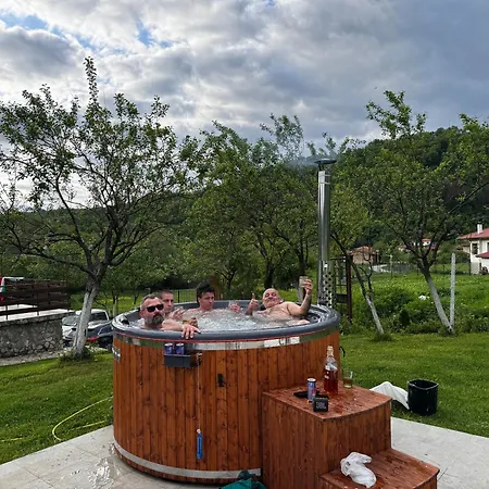 By The River Apartmán